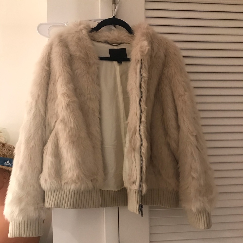 Banana Republic Faux Fur Coat with Zipper and pockets